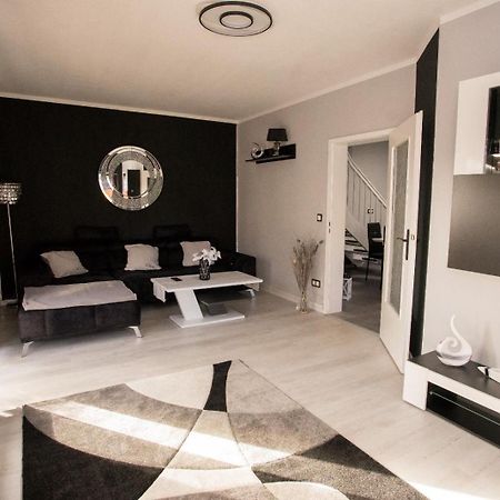 Zum Kaeutzchen 120Qm Ferienhaus 8 Personen 4 Schlafzimmer Nossentiner Huette المظهر الخارجي الصورة